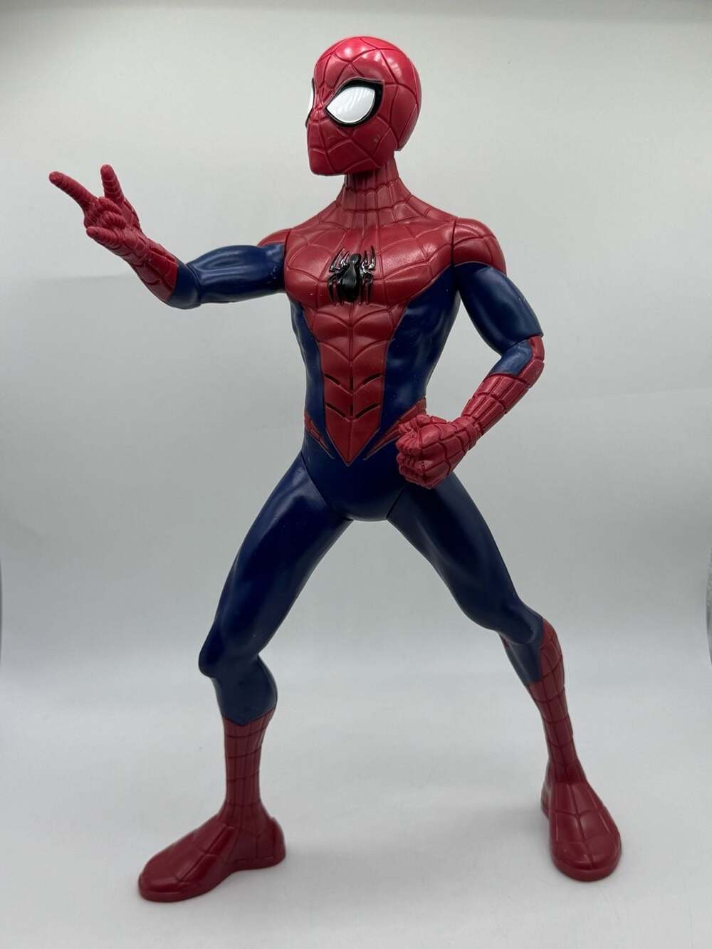 Hasbro Spider-Man 13 inch Talking Electronic Action Figure 2020 - Picture 2 of 11